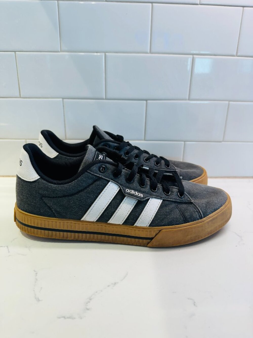 Adidas Daily 3.0 Skate Shoes Mens 9.5 Black Canvas Low Top Lace Up Sneakers Blac